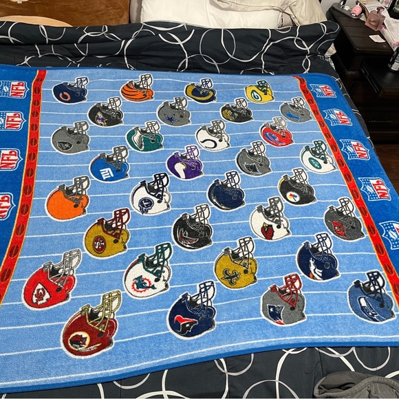 Vintage Nfl twin size blanket - Picture 4 of 10